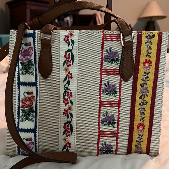 Tory Burch New without tags embroidered ivory tote crossbody - Picture 4 of 8